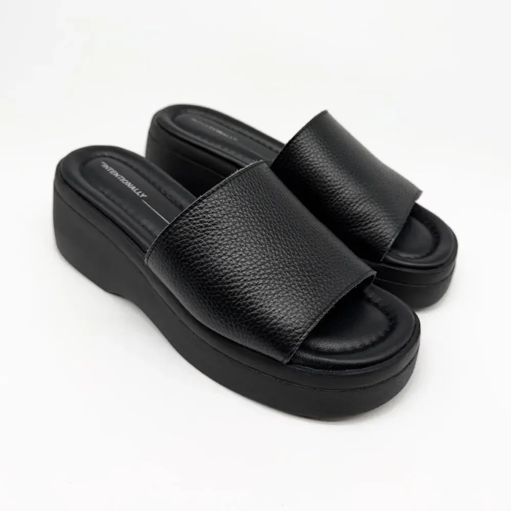 INTENTIONALLY BLANK Essex Platform Wedge Sandal Black Leather 39
